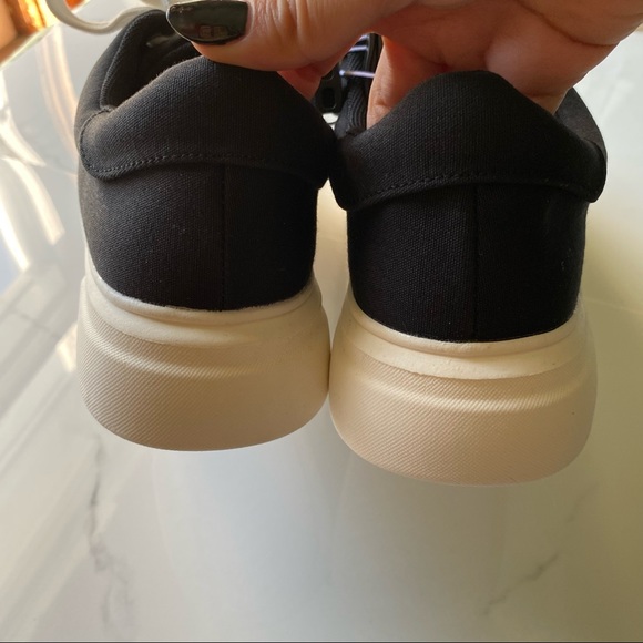 🖤5/$20 NWT Mad Love Black & White Sneakers - Picture 8 of 13